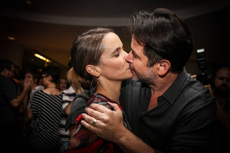 O casal de atores Débora Falabella e Murilo Benício na pré-estreia da peça "Love, Love, Love", que tem Débora no elenco