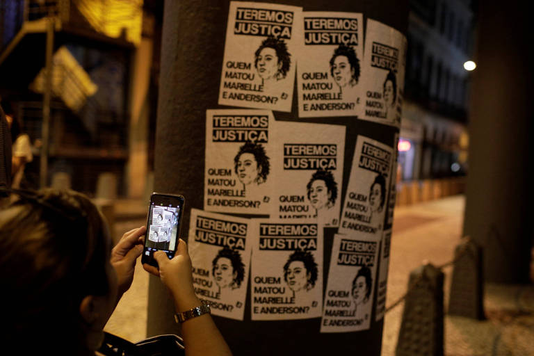 Cartazes pedem Justiça após morte de Marielle e seu motorista, Anderson, no Rio