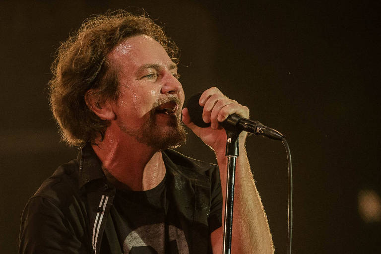 Com ingressos esgotados, Eddie Vedder faz apresentação solo em São Paulo