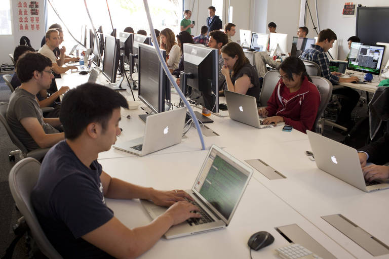 270 mil usuários do Facebook aceitaram o teste, mas o aplicativo não avisava que captava as informações de todos os amigos e alcançou 50 milhões de pessoas