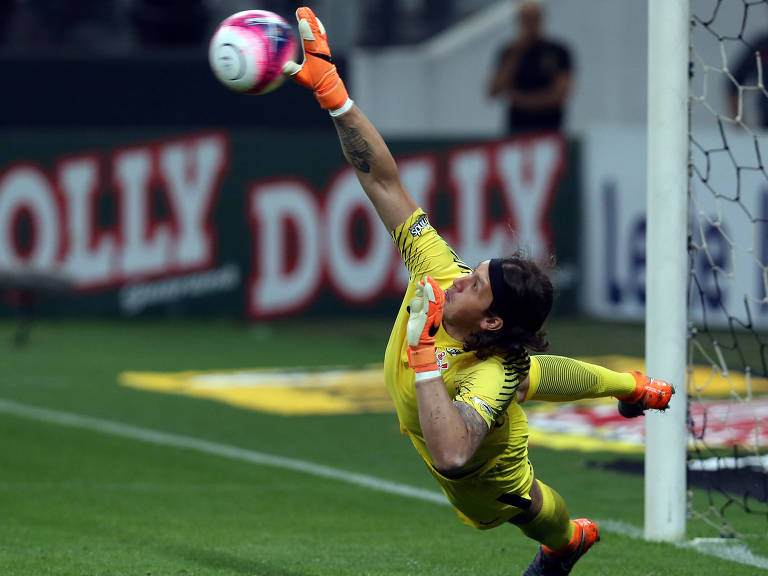 Uma das duas defesas de Cássio durante as cobranças de pênaltis entre Corinthians e São Paulo, pela semifinal do Paulista