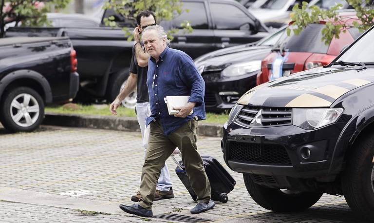 O ex-ministro da Agricultura Wagner Rossi ao chegar ao ao departamento da Polícia Federal em São Paulo, na Lapa