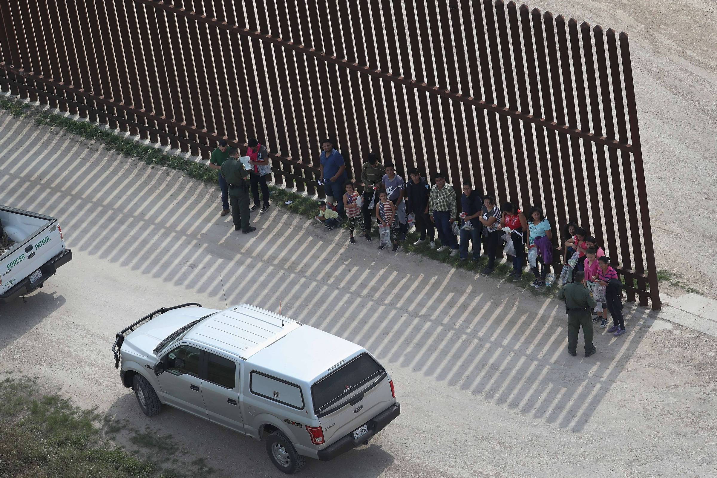 Muro divide praias com perfis distintos nos EUA e no México - TNH1