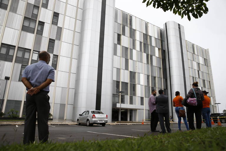 Prédio do Tribunal de Contas do DF, em Brasília, evacuado após reflexo de tremor ocorrido em Bolívia