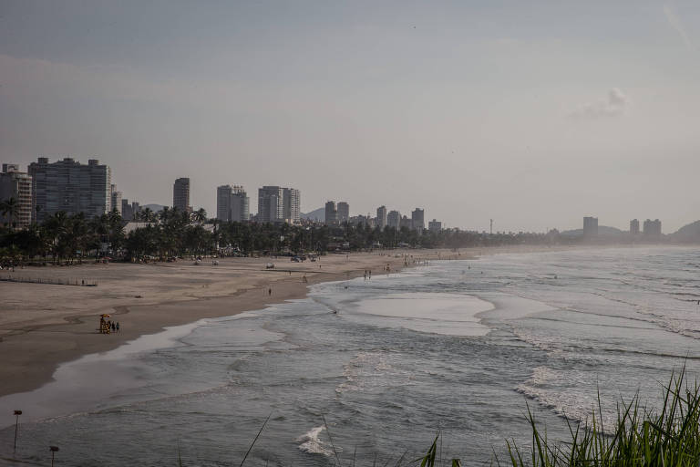 Praia da Enseada, no Guarujá, litoral sul de São Paulo