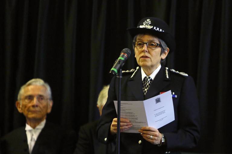 A chefe da Polícia Metropolitana londrina, Cressida Dick, em ato em homenagem a vítimas do ataque diante do Parlamento britânico