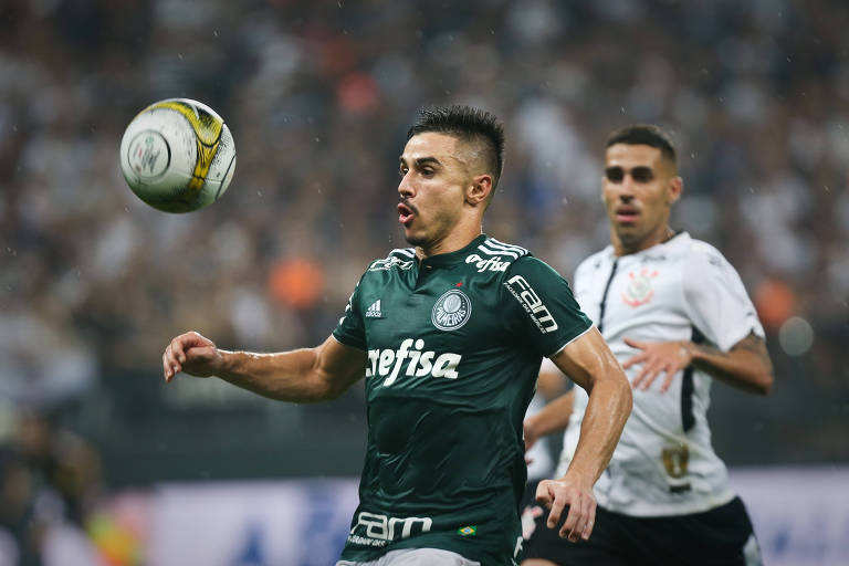 O atacante Willian em lance no primeiro jogo da final do Campeonato Paulista contra o Corinthians