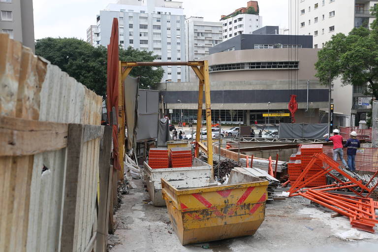 Foto mostra obras em estação Oscar Freira, da linha 4-amarela do metrô, que foi inaugurada nesta quarta-feira (4) pelo governador Geraldo Alckmin (PSDB)