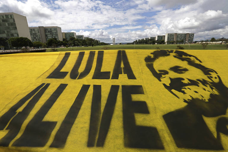 Do STF às ruas - O dia do julgamento do habeas corpus de Lula pelo Brasil