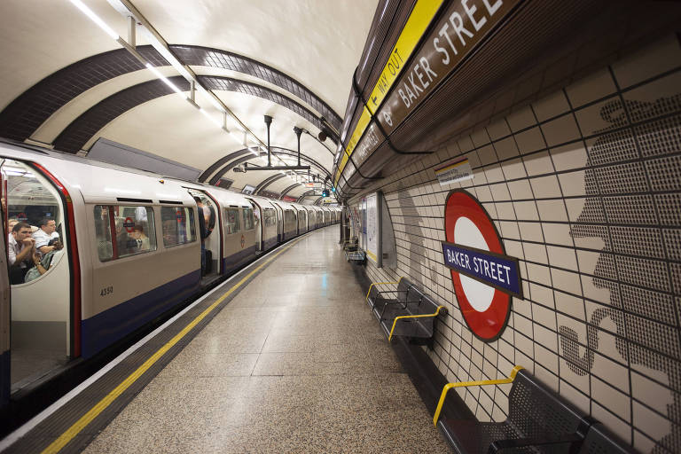 Metrô na estação Baker Street, em Londres 