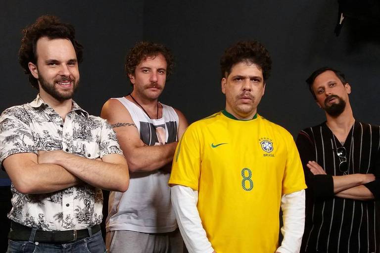 Elenco do programa "Choque de Cultura"; a partir da esquerda: Raul Chequer (Maurílio), Leandro Ramos (Julinho), Caito Mainier (Rogérinho do Ingá) e Daniel Furlan (Renan)