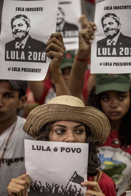 Militantes aguardam decisão do Supremo sobre habeas corpus do ex-presidente Lula no Sindicato dos Metalúrgicos do ABC, em São Bernardo do Campo