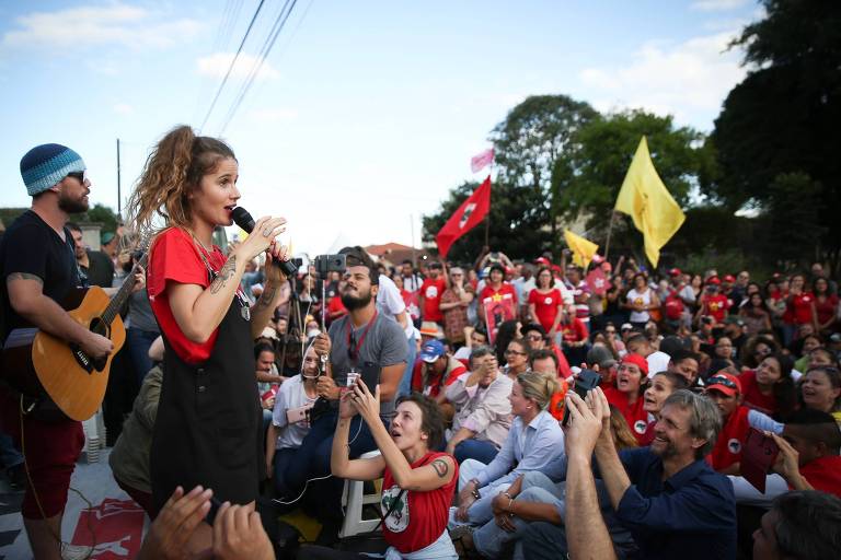 Em defesa de Lula, centrais sindicais realizam ato unificado em Curitiba