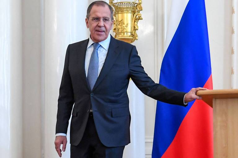 O ministro das Relações Exteriores russo, Seguei Lavrov, em encontro com diplomatas em Moscou nesta segunda (9)