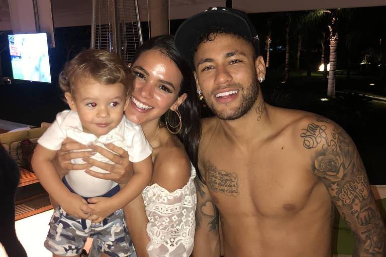 Neymar e Bruna Marquezine com filho de amigos do casal