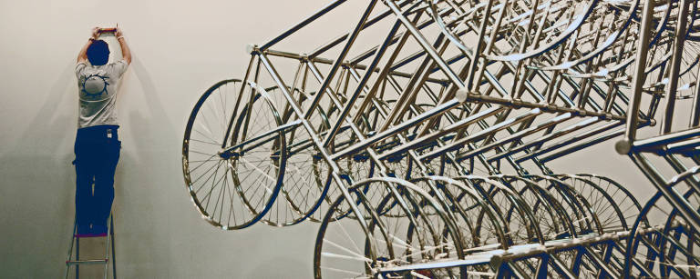 Obra de Ai WeiWei exposta durante a SP-Arte pela galeria alemã  Neugerriemschneider