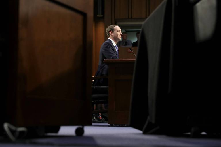 Mark Zuckerberg, presidente-executivo do Facebook, depõe no Congresso americano em abril
