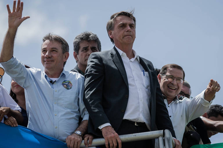 O pré-candidato ao governo de Roraima pelo PSL, Antônio Denarium, recepciona Jair Bolsonaro (PSL), ao lado do pré-candidato ao Senado pelo PSL, pastor Isamar Ramalho