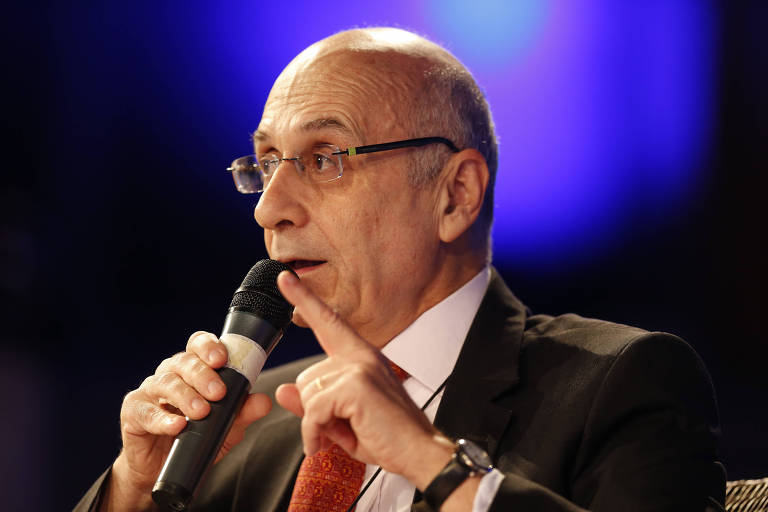 O professor de economia Paulo Feldmann em seminário promovido pela Folha em 2014