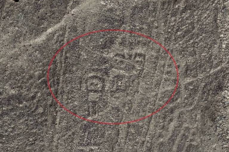 Figuras humanas com cocares representadas nas novas linhas de Nazca