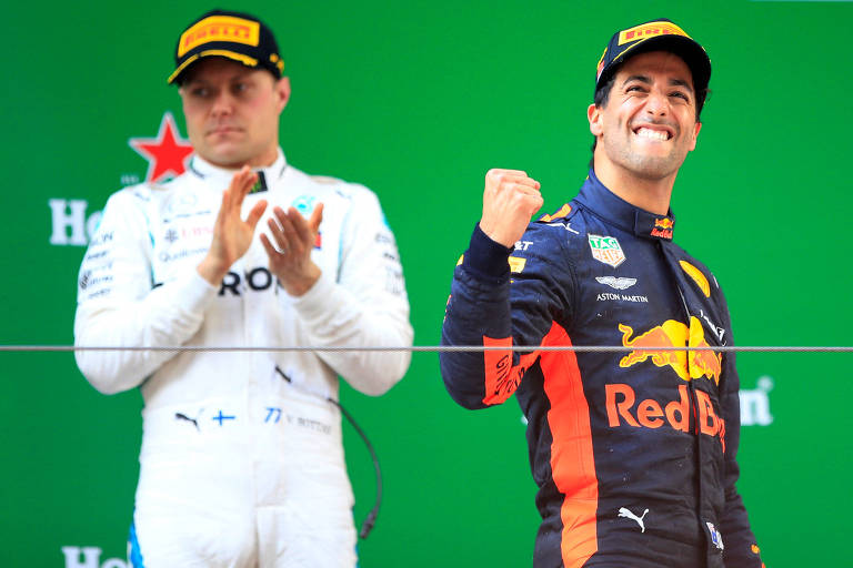 Piloto de Fórmula 1 Daniel Ricciardo celebra vitória no GP da China