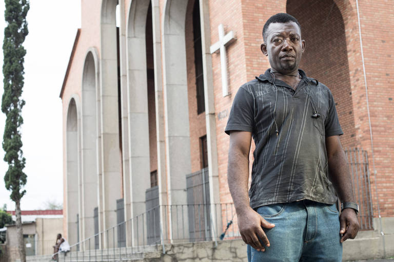 O imigrante haitiano Vilner Guervil, 44, que mora no Brasil desde 2014. Em outubro de 2015, com a diminuição da oferta de empregos para os imigrantes no Brasil, Vilner completava quatro meses desempregado