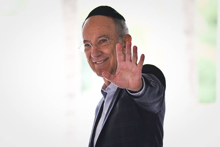 Rui Falcão, ex-presidente do PT, no velório do economista Paul Singer, no cemitério Israelita do Butantã, em São Paulo, na manhã de terça-feira (17)