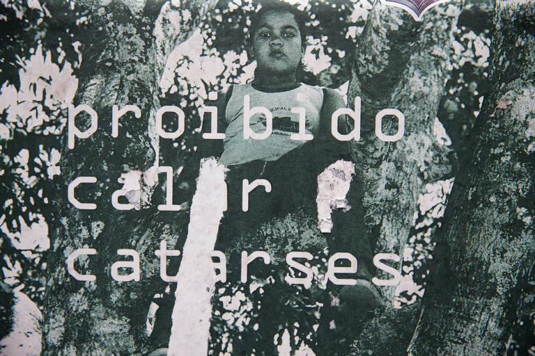 O modo paulistano de se expressar em português escrito nas ruas, em placas, anúncios, muros e grafites 