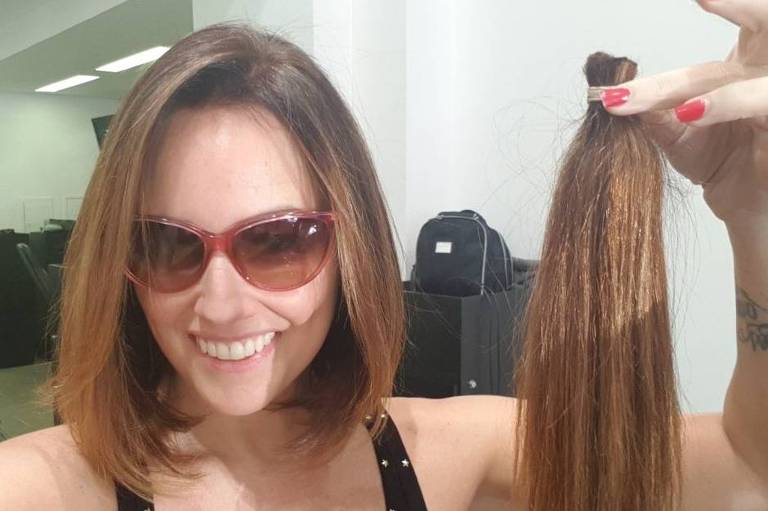 Mariana Belém doa cabelos para Ong 'Cabelegria'