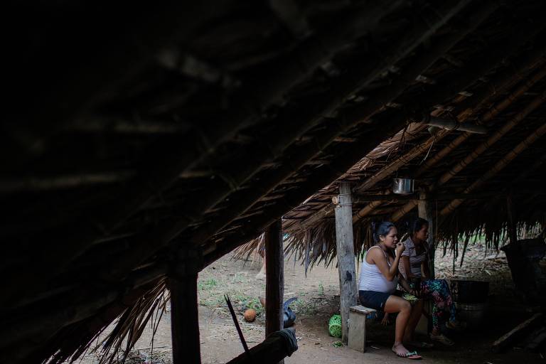 Indigenous woman from São Gabriel da Cachoeira, in the state of Amazônia: only two presidential candidates include policies for native Brazilians in their proposals