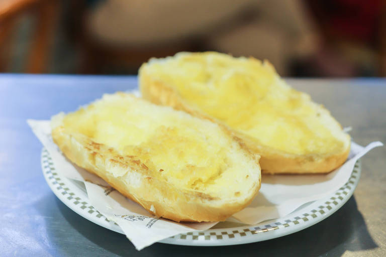 Quatro tipos de pão na chapa - 13/05/2019 - Pao na chapa - Fotografia ...