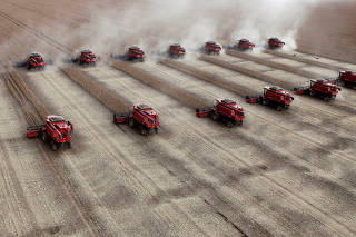 FILE PHOTO: Workers harvest soybeans in a farm in Tangara da Serra in Cuiaba