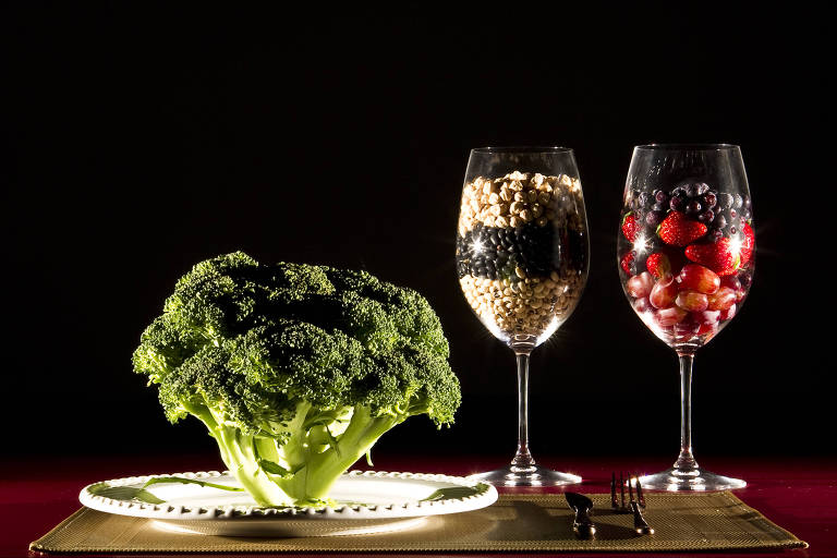 Brócolis, grãos e frutas vermelhas