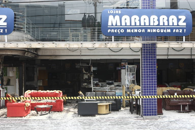 Incendio que atigiu parte da loja Marabraz na zona sul de Sao Paulo em 2007