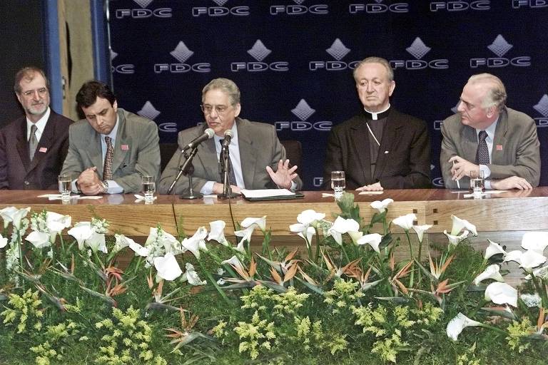 Presidente Fernando Henrique Cardoso, dom Serafim Fernandes de Araújo (arcebispo de Belo Horizonte) e o ministro Paulo Renato, durante cerimônia de inauguração do  campos da Fundação Dom Cabral, em Nova Lima (MG)