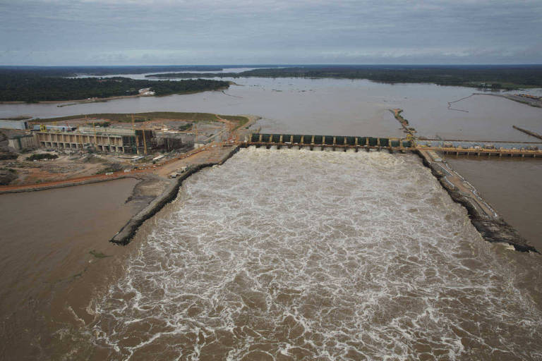 Vista da usina hidrelétrica de Santo Antônio, no rio Madeira, em Rondônia
