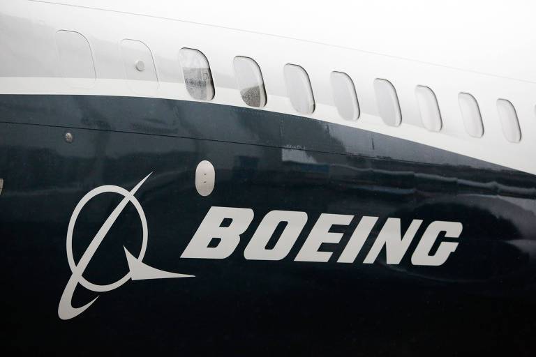 Logo da Boeing em um 737 MAX 9 em Washington