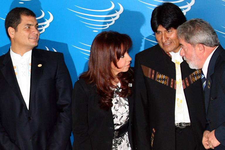 Da esq. para a dir., Rafael Correa (Equador), Cristina Kirchner (Argentina), Evo Morales (Bolívia) e Lula, então presidentes, em encontro da Unasul, em Brasília, em maio de 2008