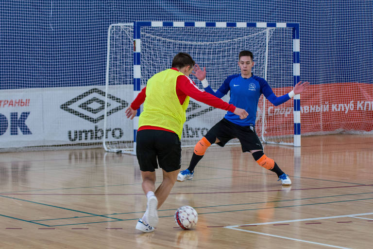 Com brasileiros, time de futsal russo é bancado por comunistas - 26/04/2018  - Esporte - Folha