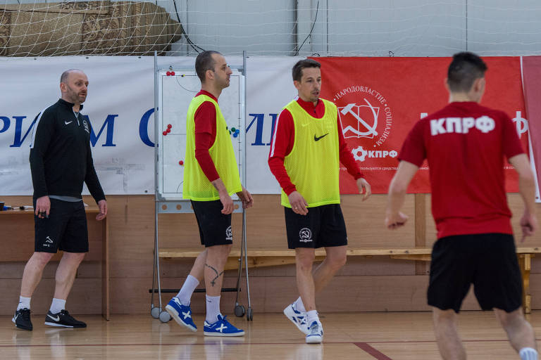 Com brasileiros, time de futsal russo é bancado por comunistas - 26/04/2018  - Esporte - Folha