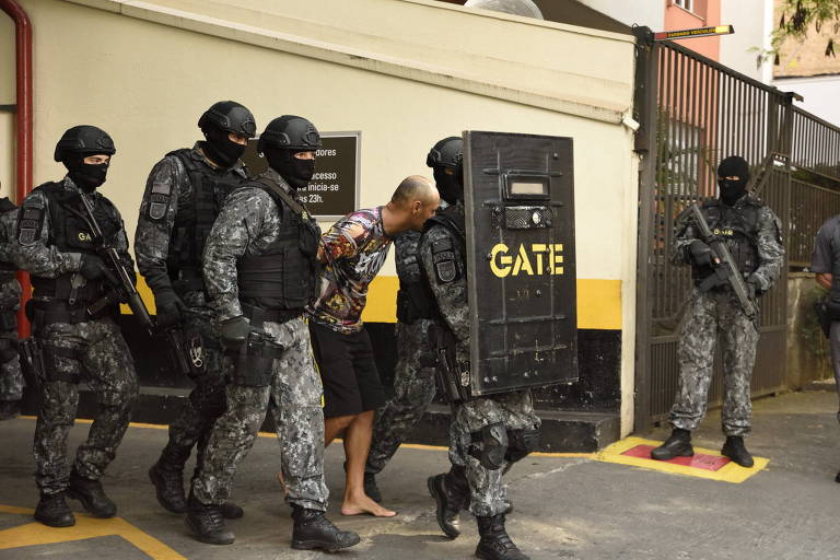 Agressor foi preso pela polícia e encaminhado a delegacia em São Paulo