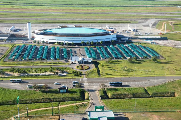 Vista aérea do aeroporto Zumbi dos Palmares, em Maceió (AL)