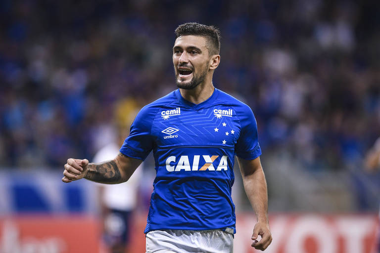 Arrascaeta comemora gol do Cruzeiro no Mineirão