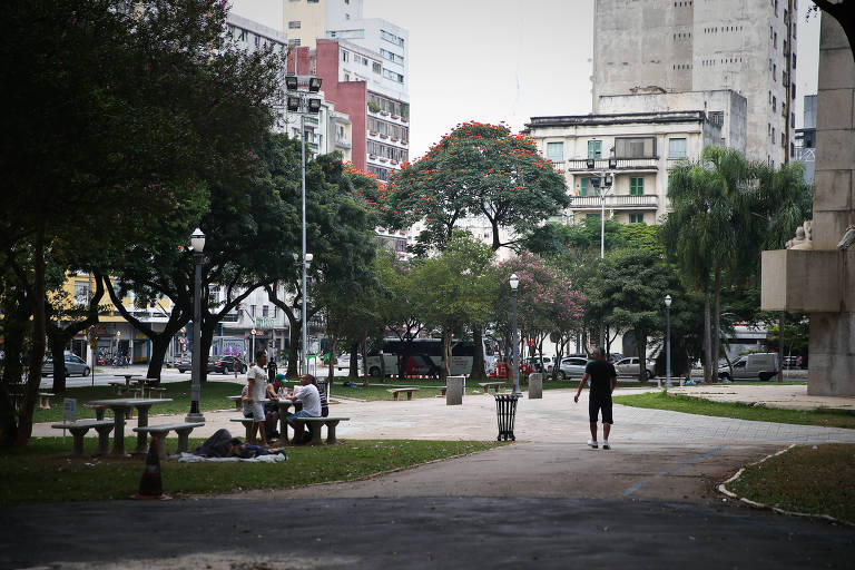 DEPOIS: praça Princesa Isabel, que por semanas foi transformada no centro da cracolândia no ano passado, agora ganha reforma