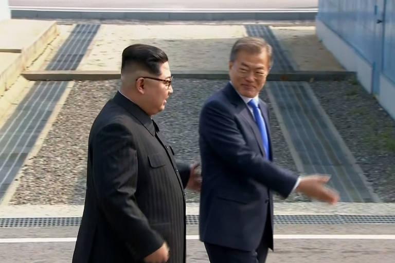 Kim Jong-un cruza divisa para cúpula com sul-coreano