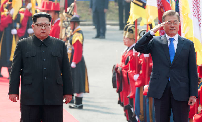 Kim Jong-un cruza divisa para cúpula com sul-coreano