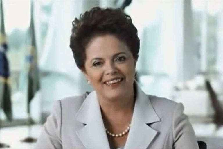 Dilma durante pronunciamento, em 2012, no qual cobrou a redução dos juros bancários