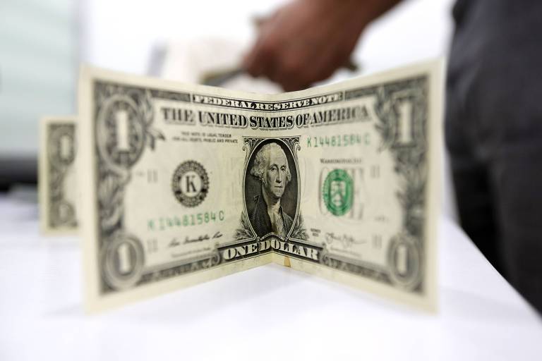 Dólar tem maior queda no 1º semestre desde 2016