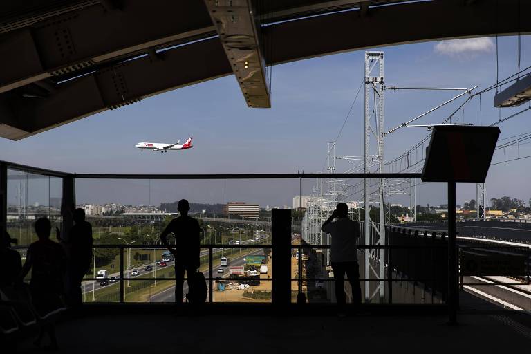 Vista geral da estação Aeroporto-Guarulhos da CPTM; a partir de hoje, os trens da linha 13-Jade (Engenheiro Goulart - Aeroporto Guarulhos) passam a circular todos os dias da semana, das 10h às 15h, sem cobrança de tarifa e com intervalo de meia hora entre os trens