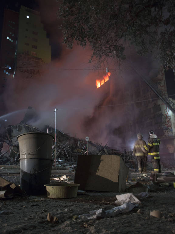 Prédio desaba durante incêndio no largo do Paissandu